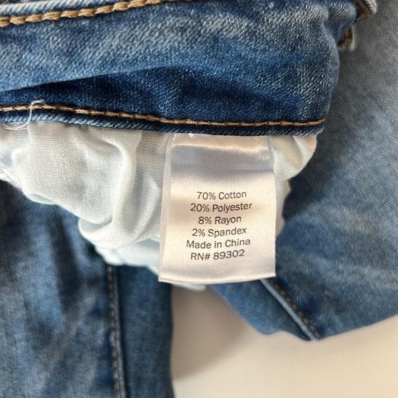 SO Junior Ultimate Jeggings Jeans. Size 15. High Rise.  Blue Denim. - Picture 4 of 8